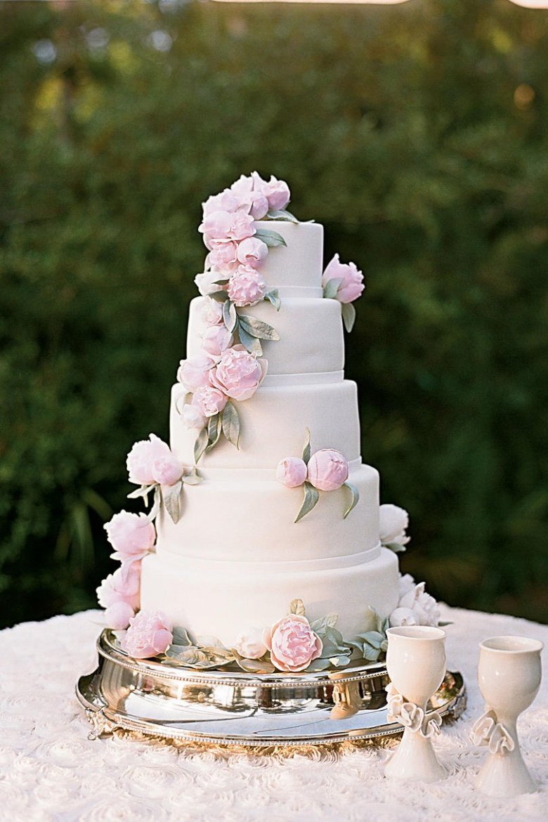 Свадебный торт с пионами