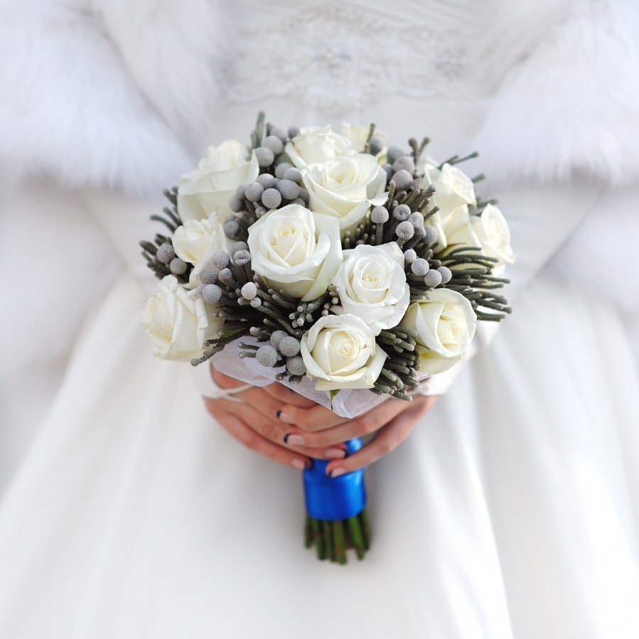 Мини букет невесты бело зелёный из роз