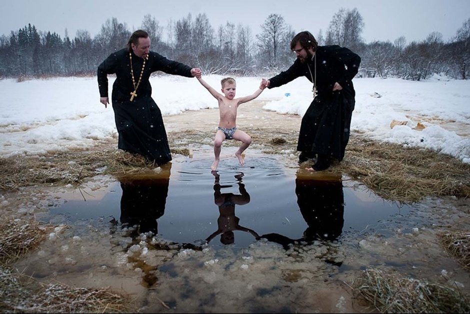 Окунание детей в прорубь