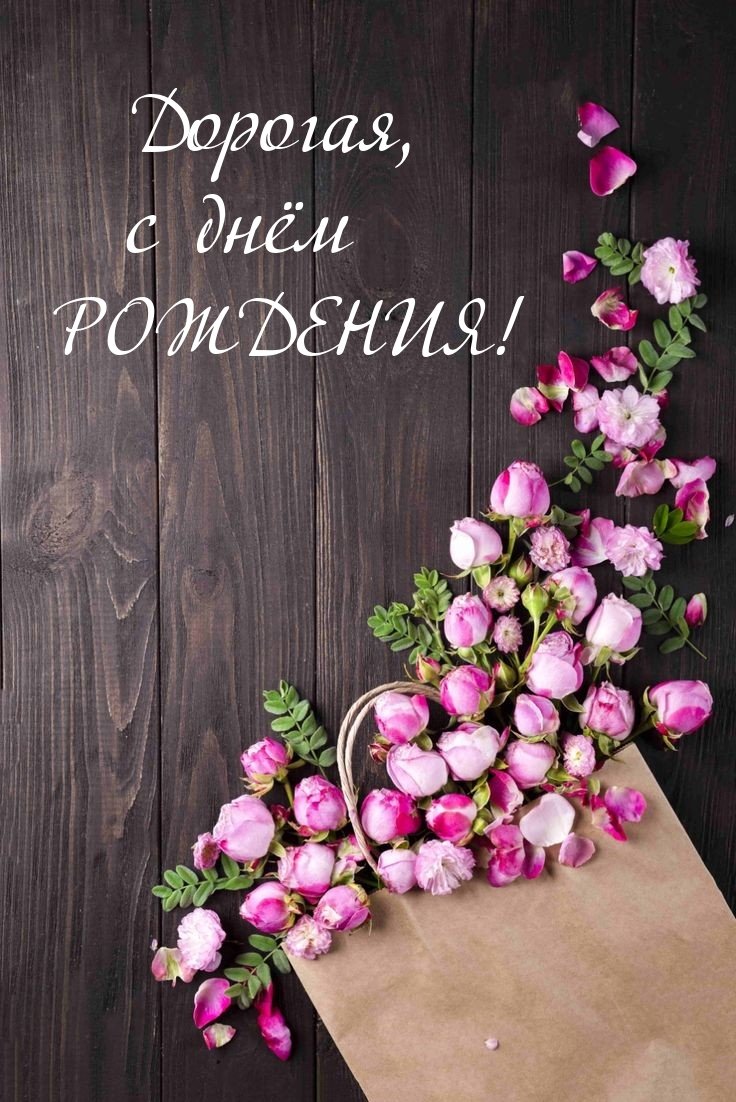 Цветы на деревянном столе
