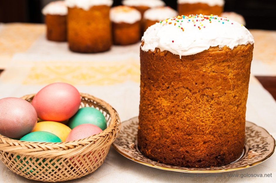 Пасхальные яйца и куличи