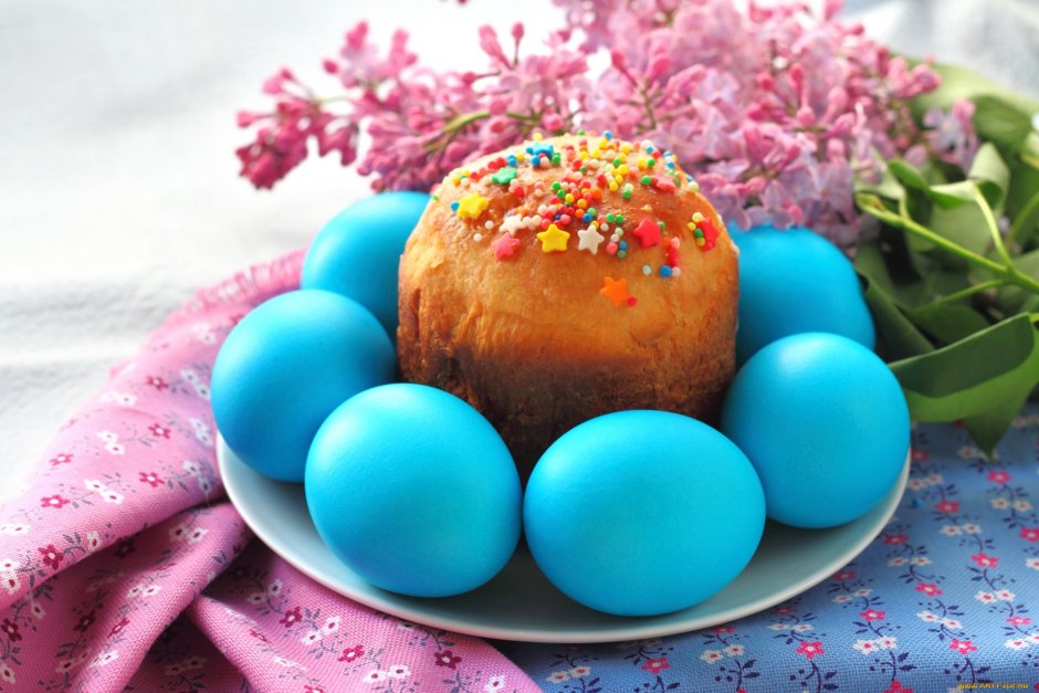 Куличи и яйца на Пасху
