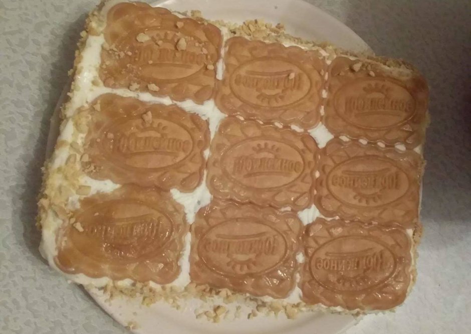 Торт из печенья со сметаной и клубникой
