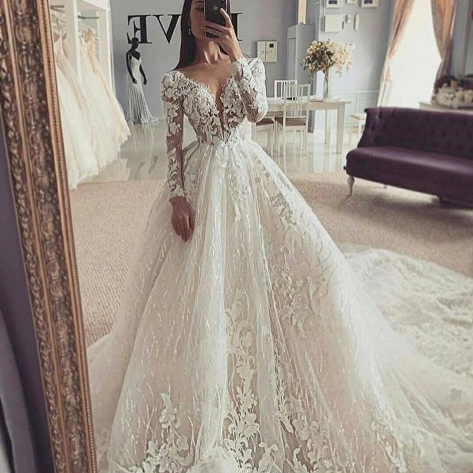 Свадебное платье пышное с кружевом шикарное
