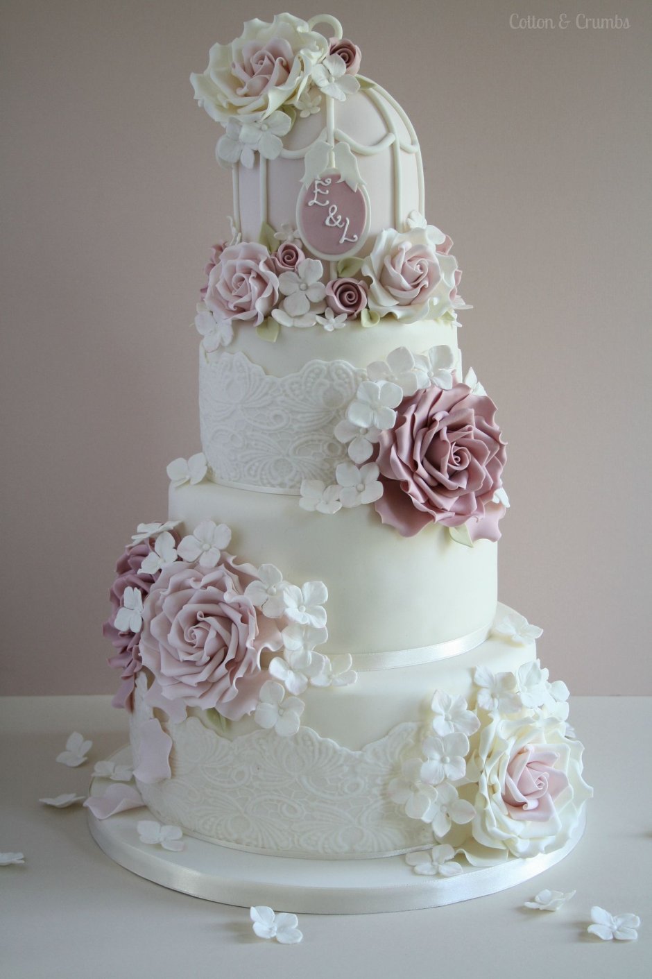 Красивый современный свадебный торт