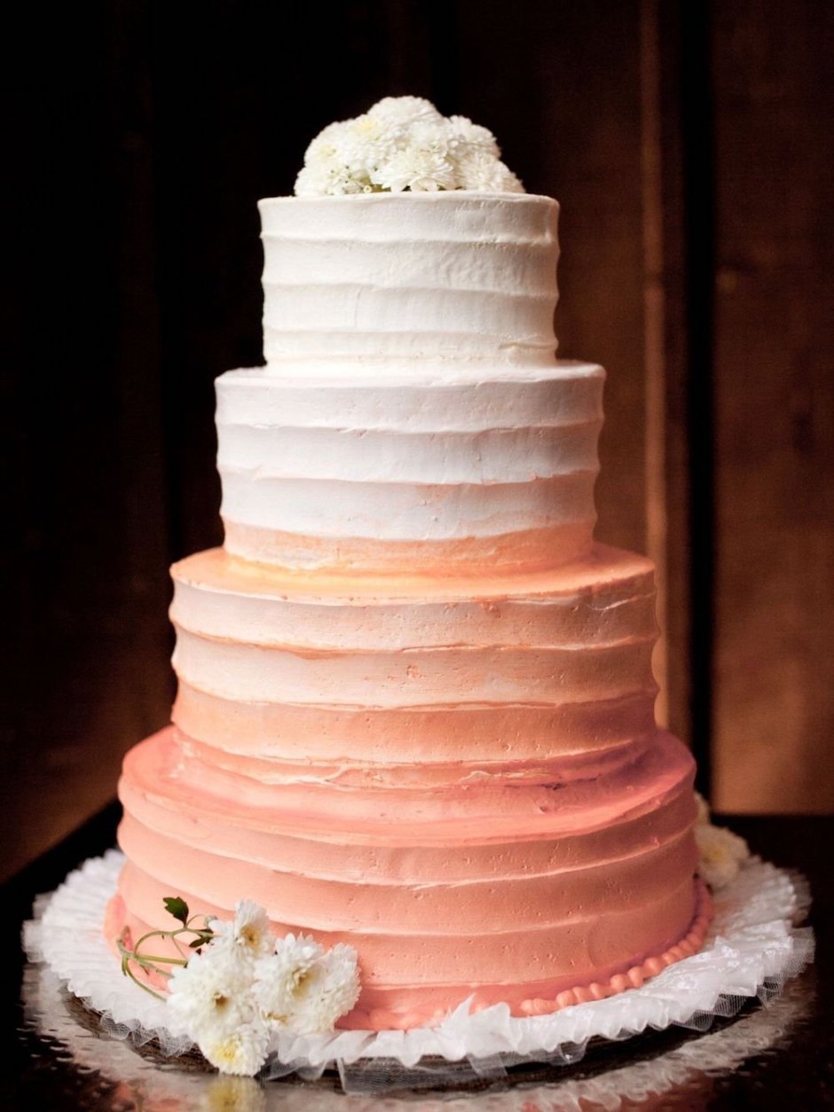 Трехъярусный свадебный торт 2022 персиковый