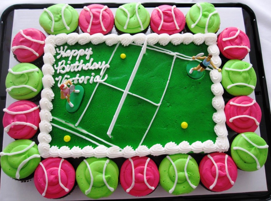 Торт с теннисными мячиками