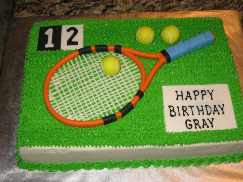 Торт в виде плоского теннисного мяча
