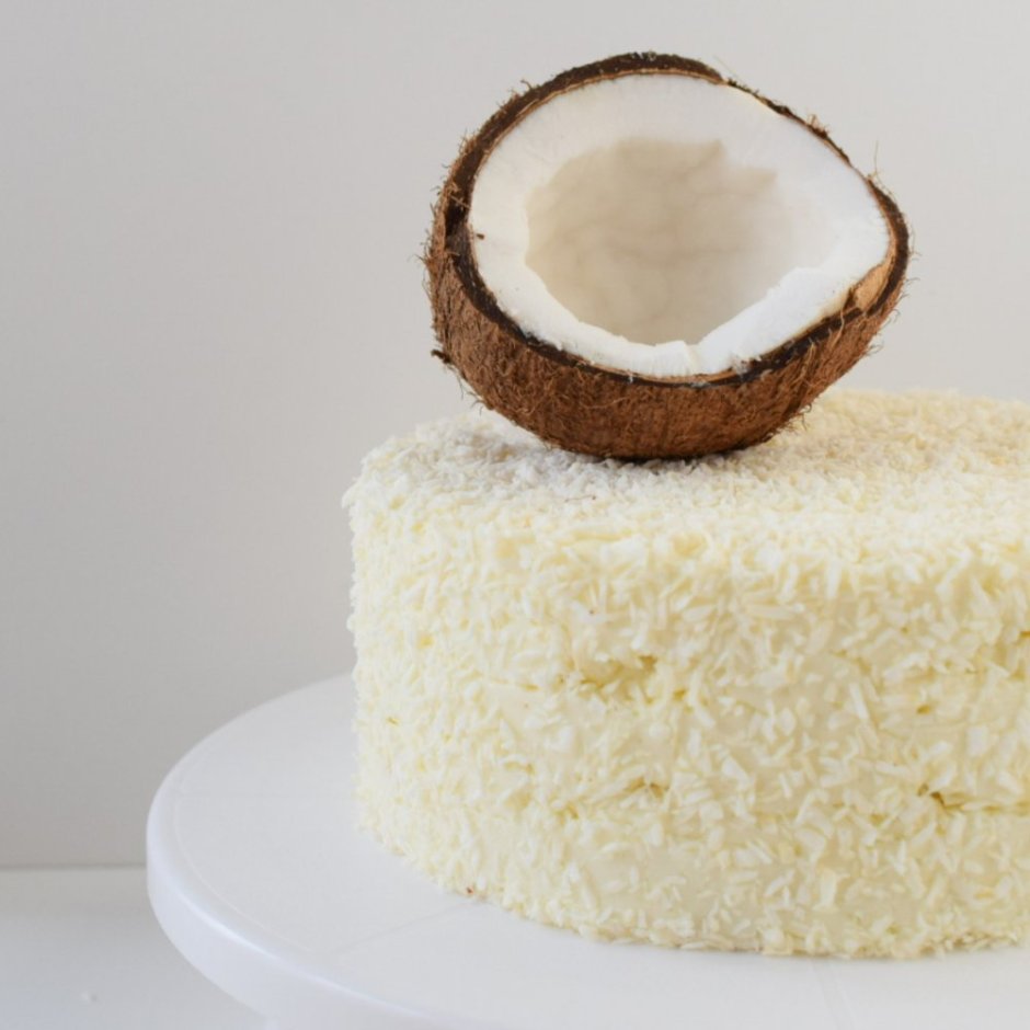 Творожный десерт с кокосом и бисквитом в Молочном шоколаде
