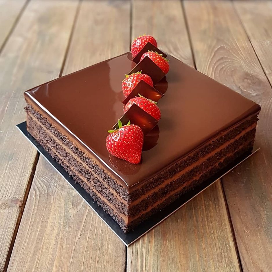 Шоколадно малиновый торт