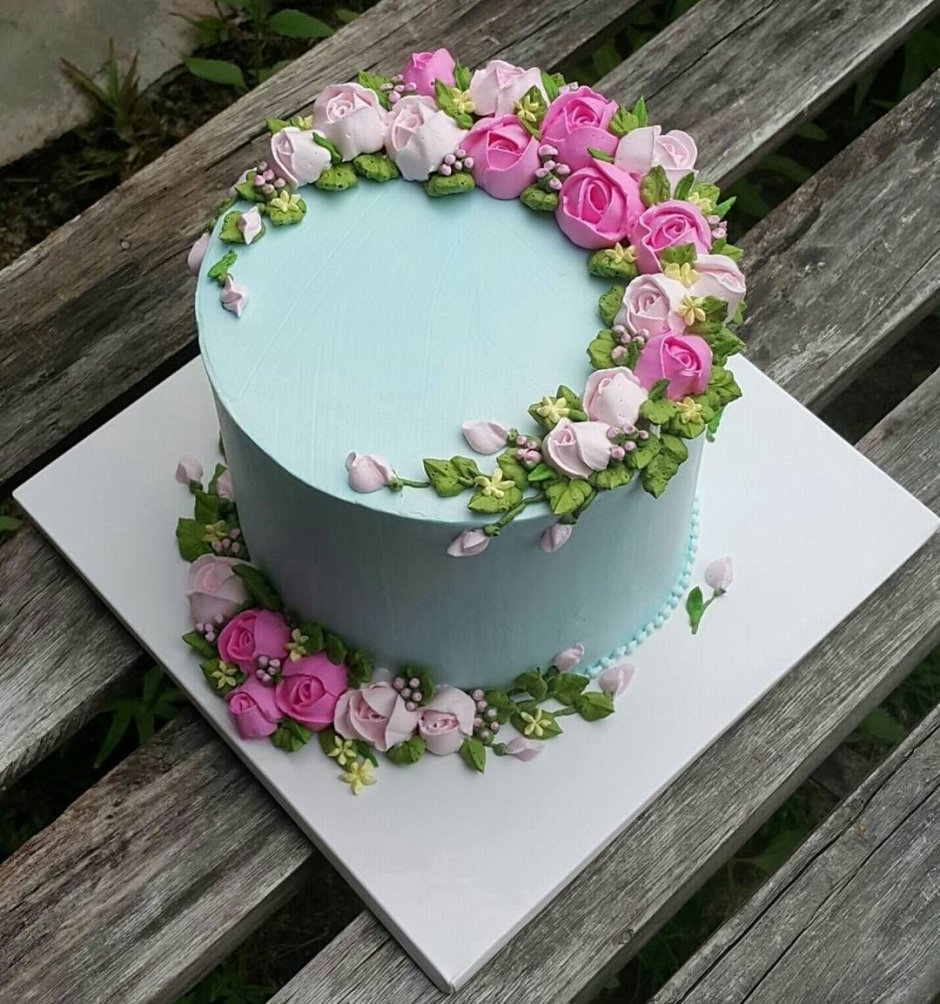 Свадебный прямоугольный торт с живыми цветами