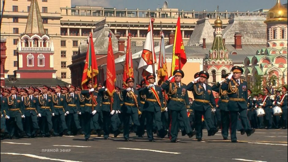 Солдаты на параде 9 мая