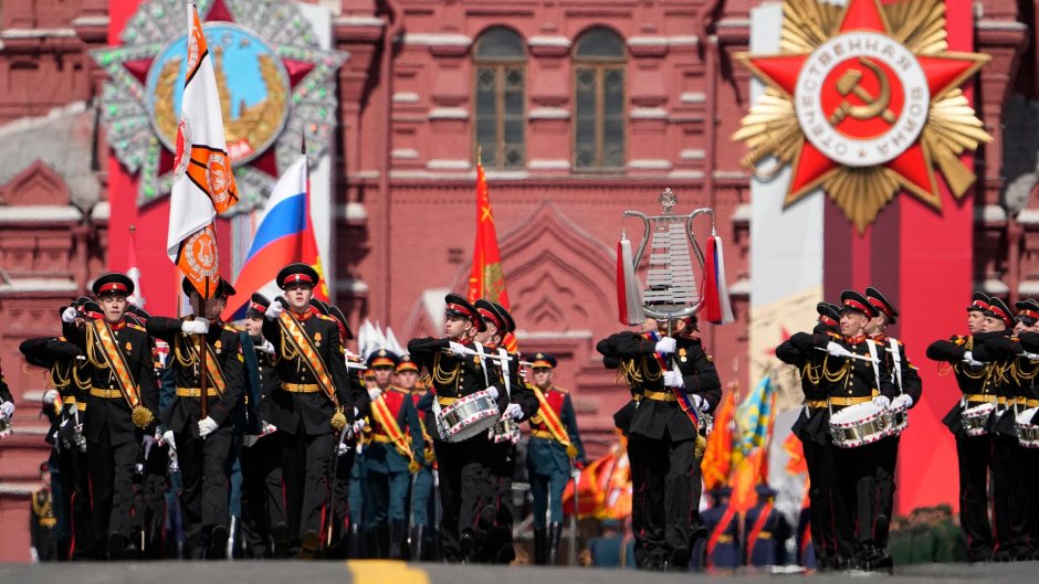 Парад Победы 2021 в Москве женщины маршируют