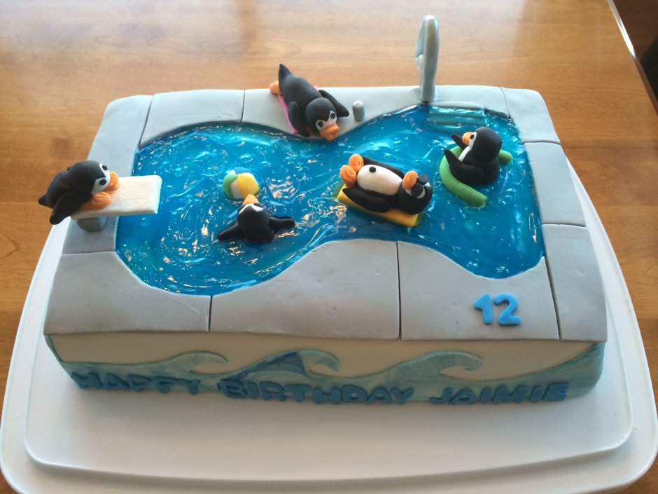 Торт с пингвинами в бассейне