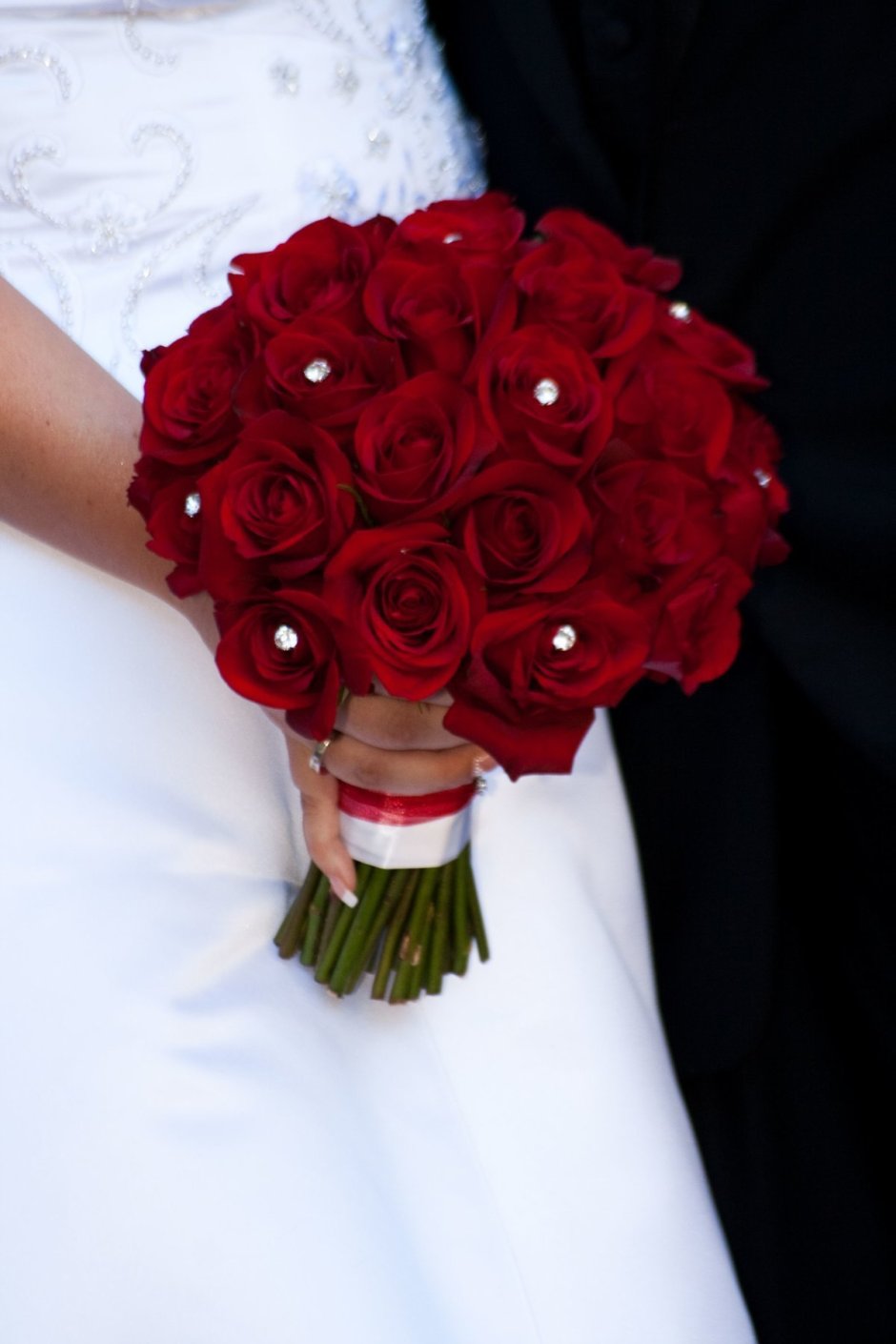 Букет невесты с красным гиперикумом