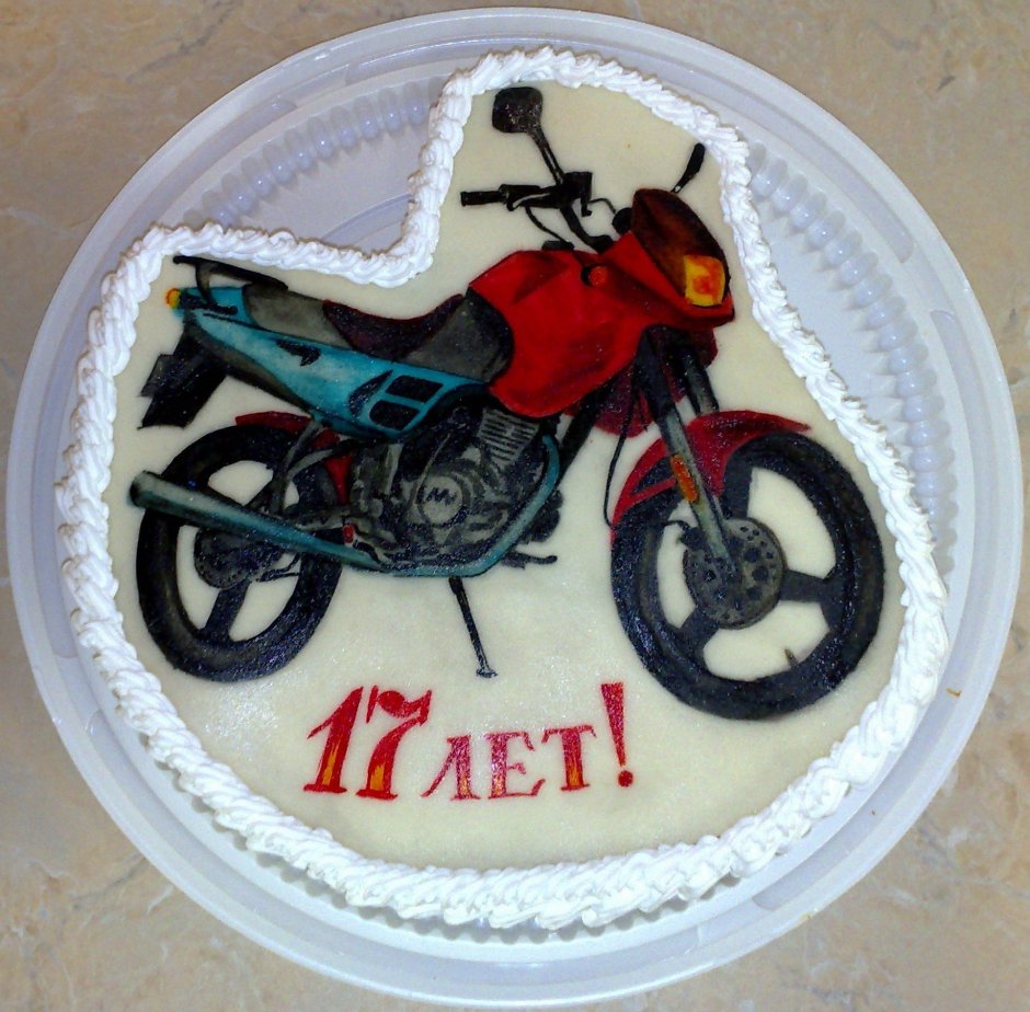Торт в виде мотоцикла из крема
