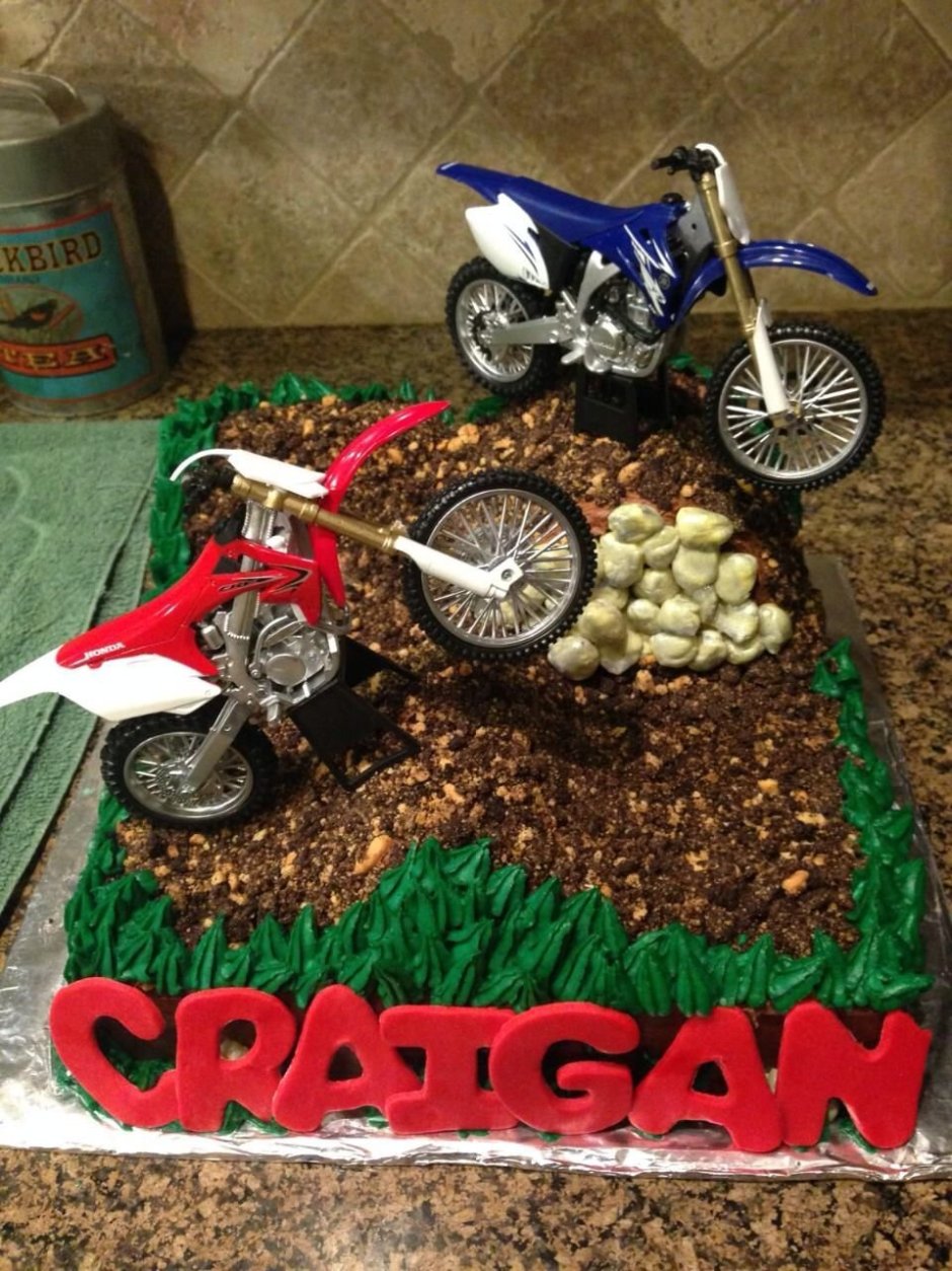 Торт в форме мотоцикла
