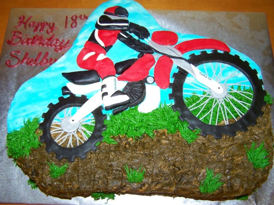 Торт в виде мотоцикла кремовый