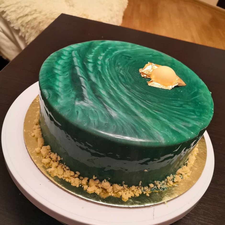 Темно зеленый торт