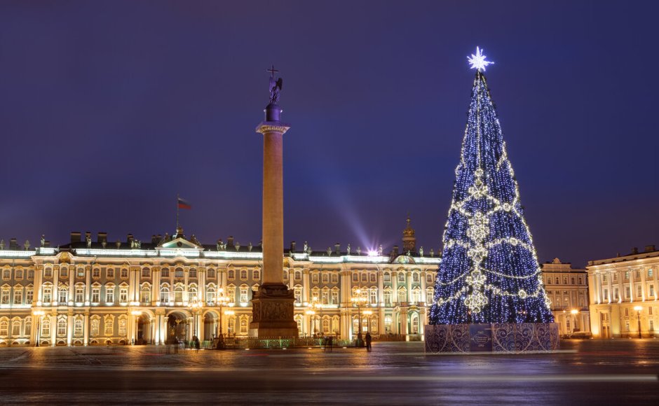 Новогодняя Дворцовая площадь в Санкт-Петербурге