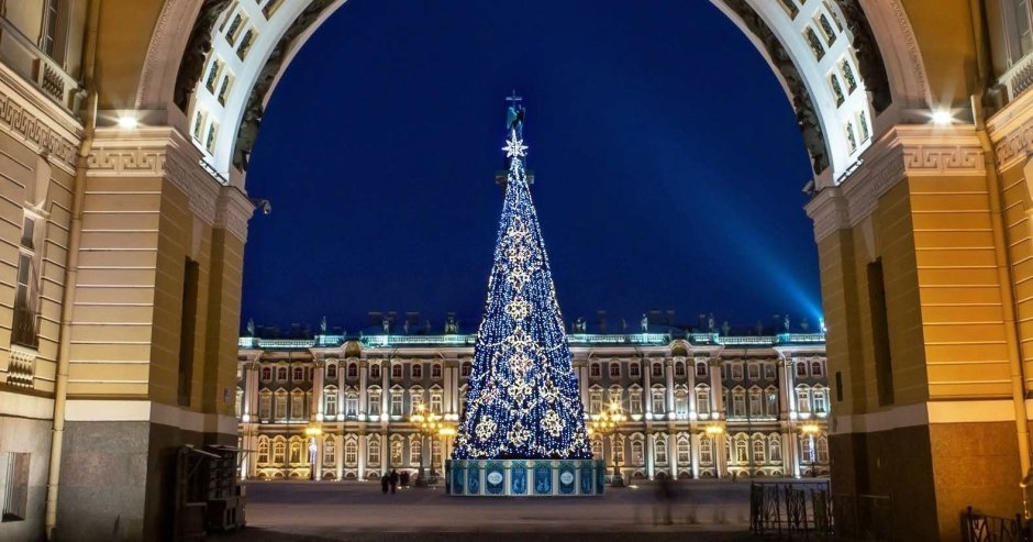 Дворцовая площадь в Санкт-Петербурге декабрь 2020