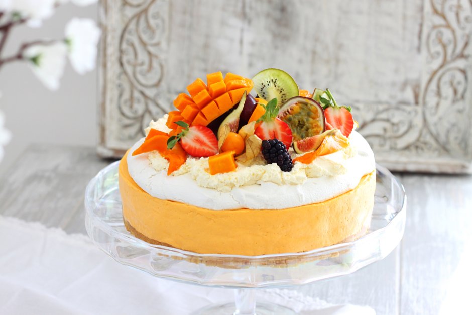 Торт манго-маракуйя малина персик