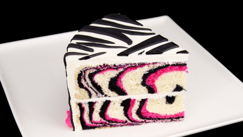 Кусочек торта на тарелке вектор