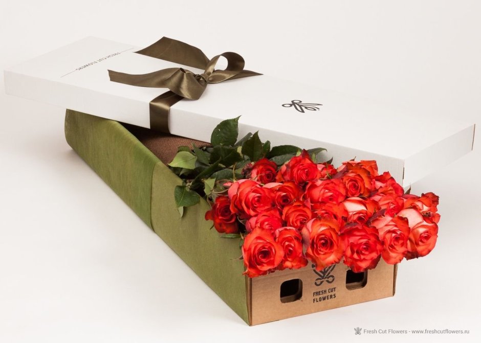 Розы в плоской коробке