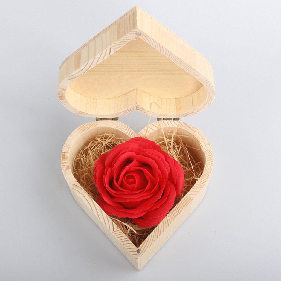 Мыльные розы в деревянной коробке