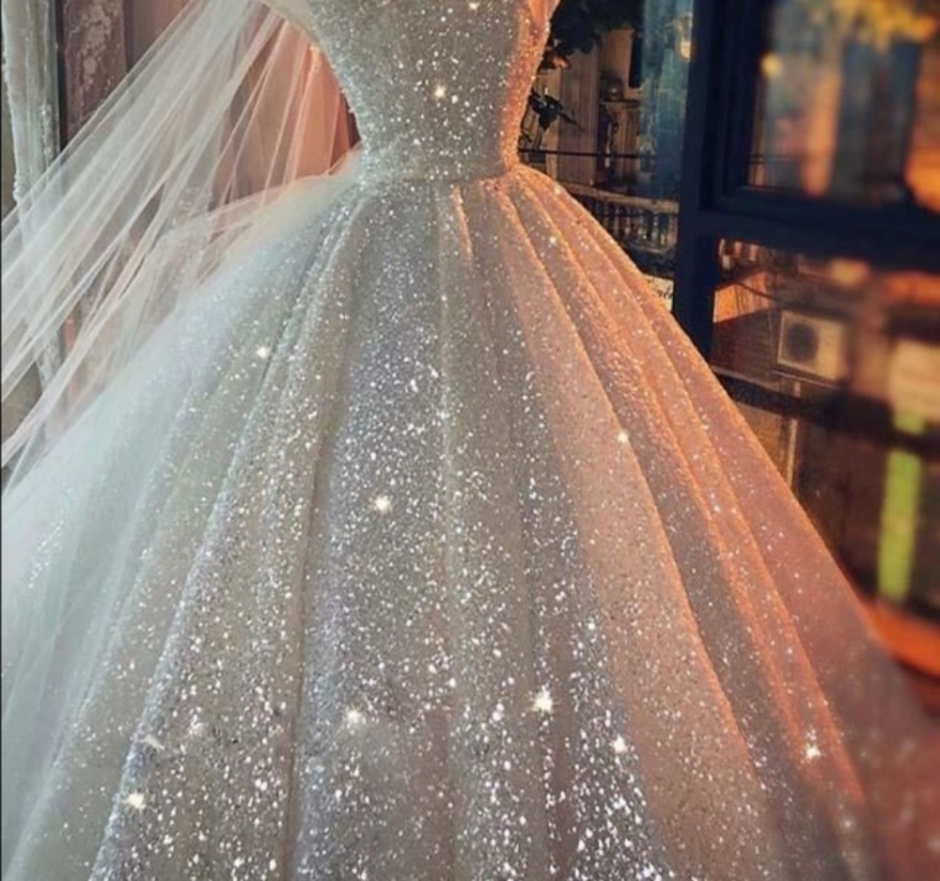 Свадебное платье из глиттера пышное