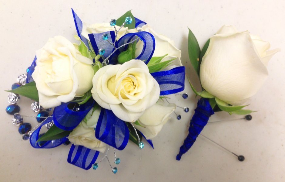 Свадебный букет и бутоньерка в синем цвете