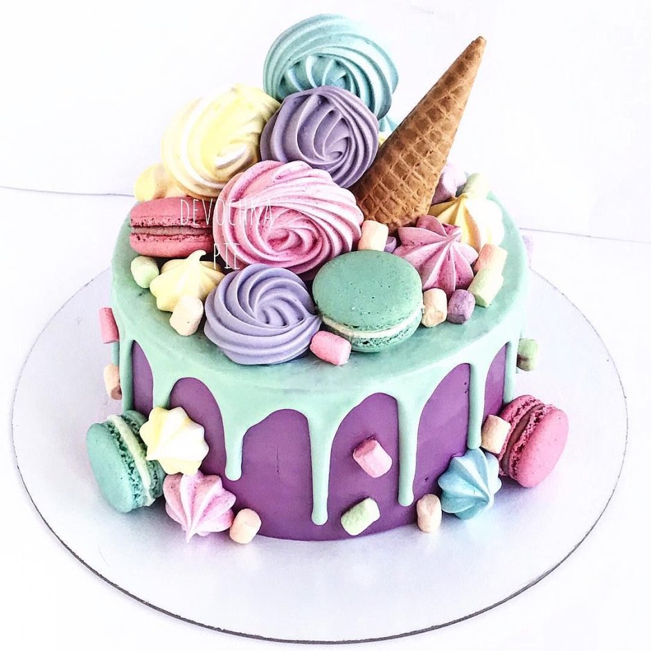 Красивый яркий торт для девочки