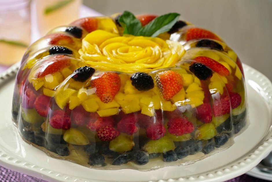 Торт с желе и фруктами
