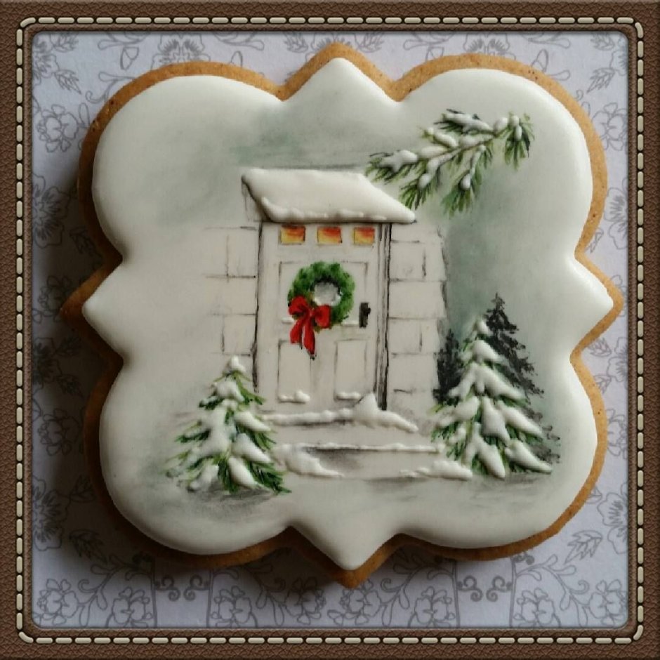 Новогоднее печенье на белом дереве