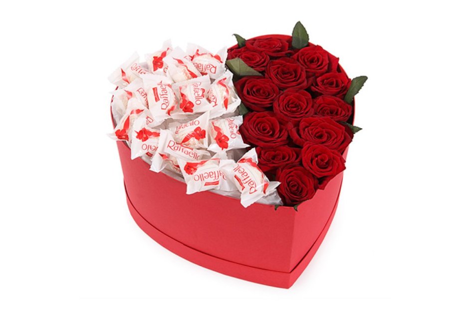 Розы сердце в шляпной коробке с Рафаэлло