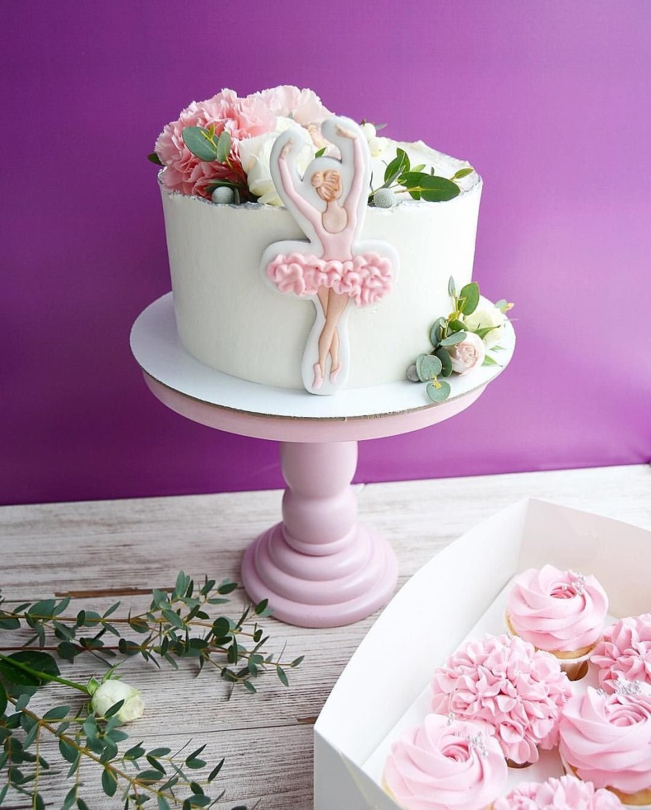 Торт для девочки 5 лет розово голубой с балериной