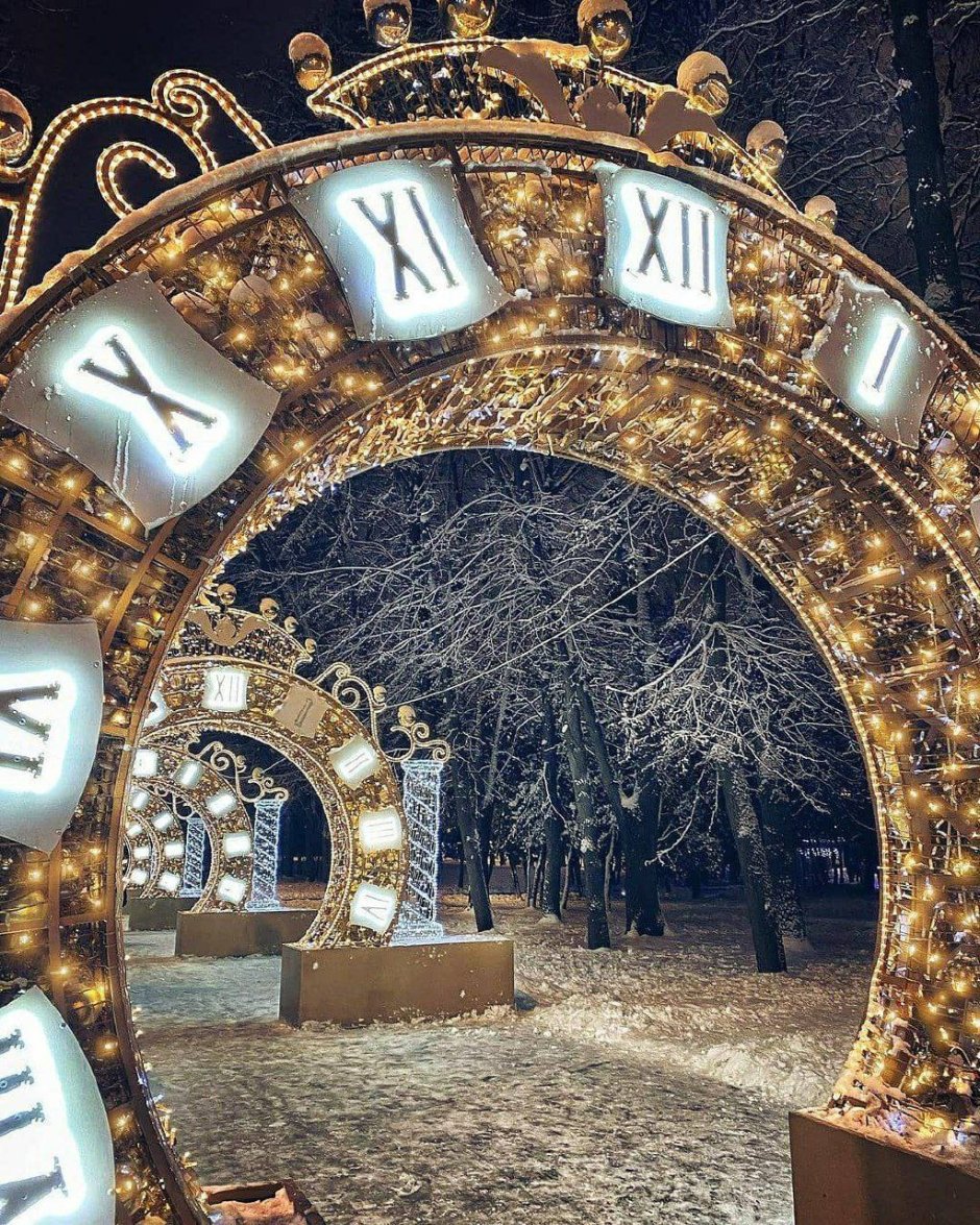 Новогодняя арка в виде часов