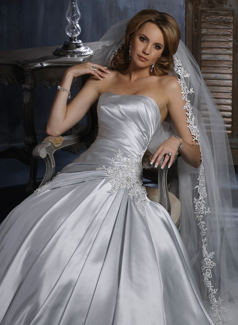 Свадебное платье серебристого цвета