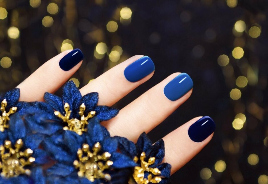 Красивые синие ногти