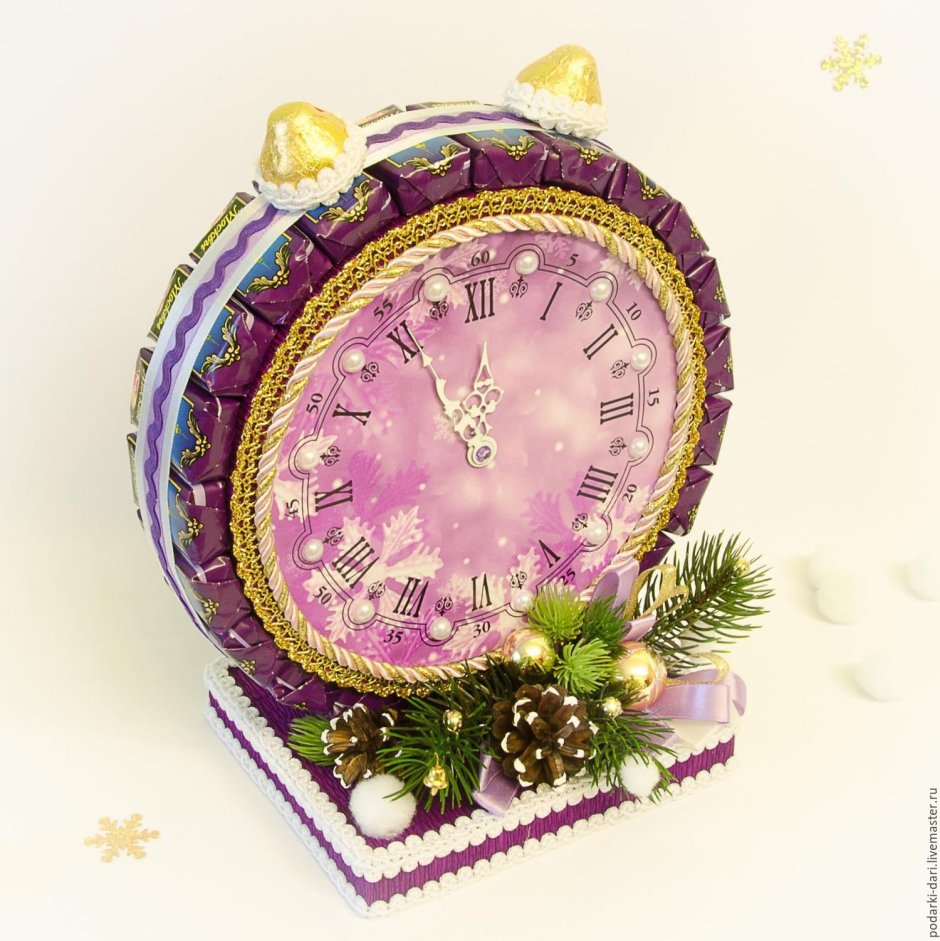 Часы из коробки печенья