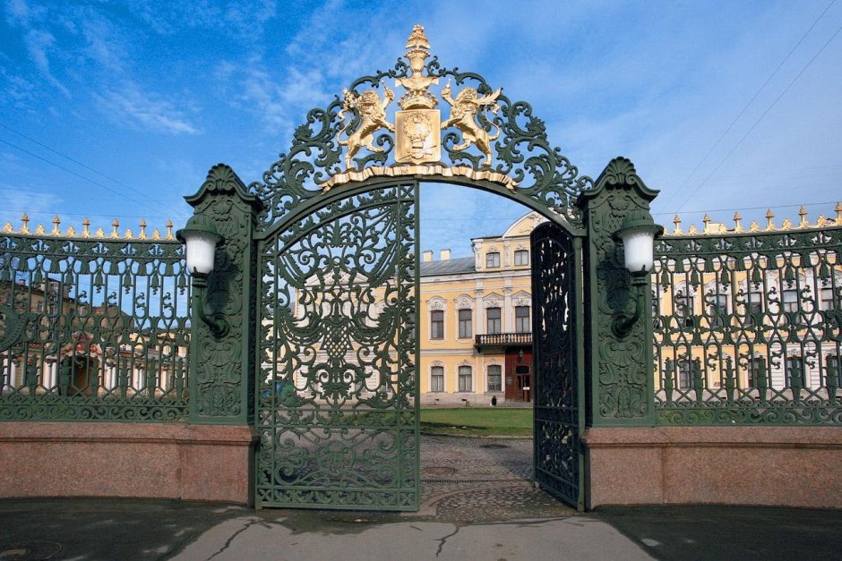 Шереметьевский дворец в Санкт-Петербурге ворота