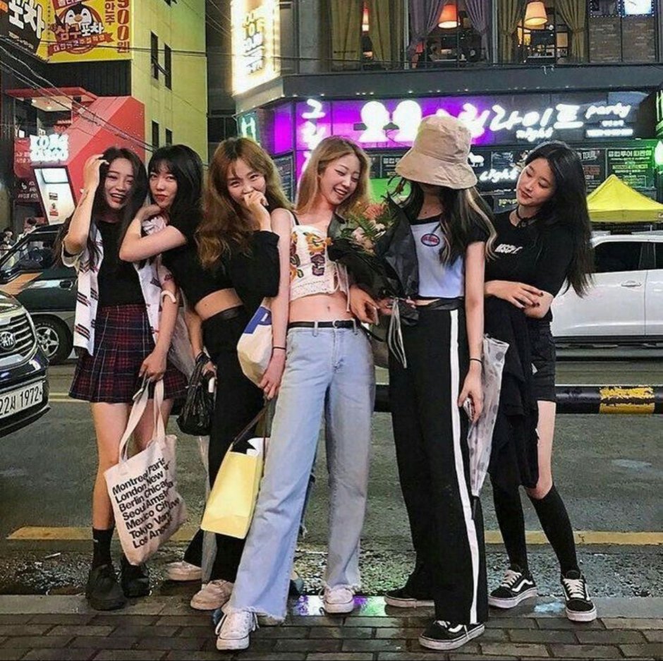 Девушки на улицах Сеула