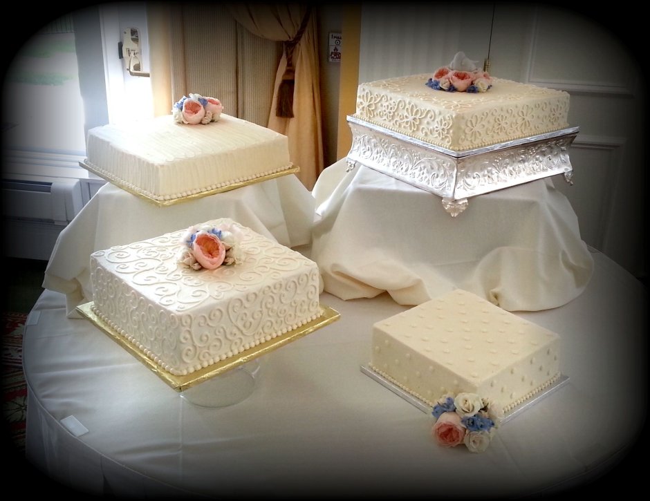 Свадебный торт квадратный одноярусный