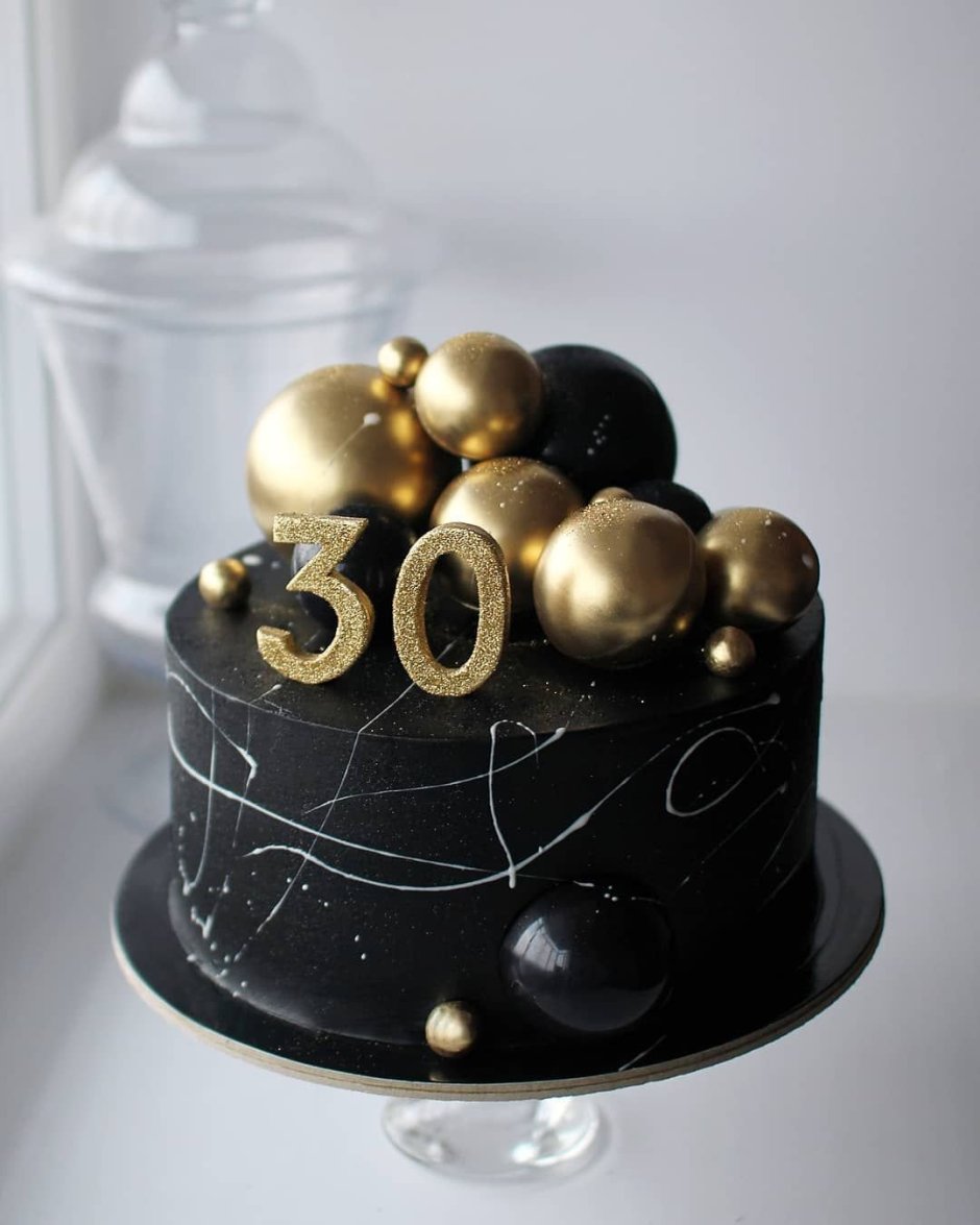 Торт из шоколадных шаров в форме бублика кольца