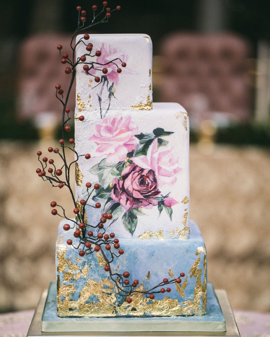 Старый квадратный торт с цветочками