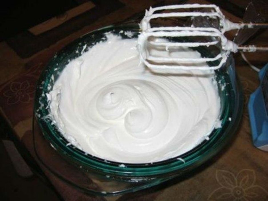 Украшение торта белковым кремом