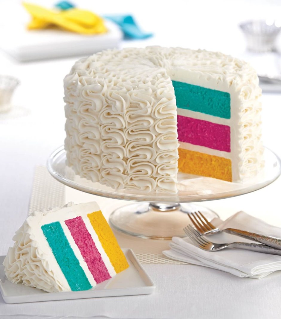 Торт белый с разноцветным декором