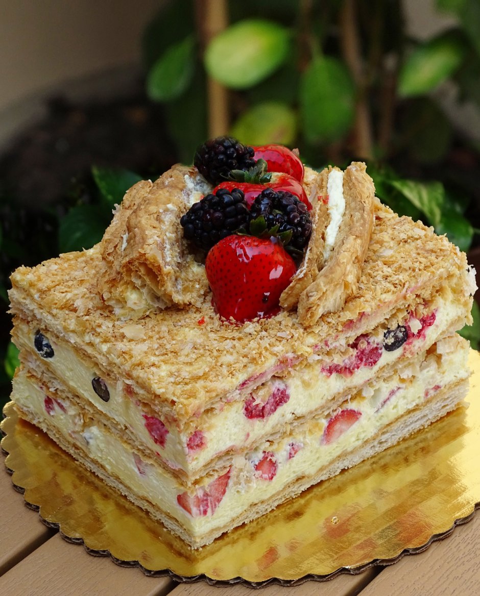 Украшение торта Наполеон фруктами