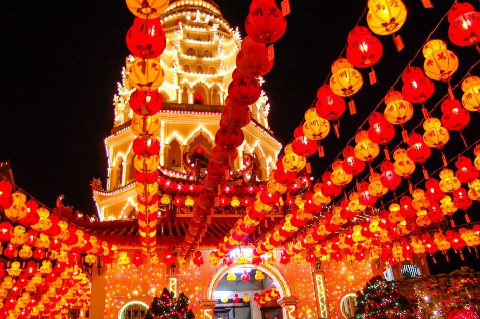 Украшение улиц на новый год в Китае