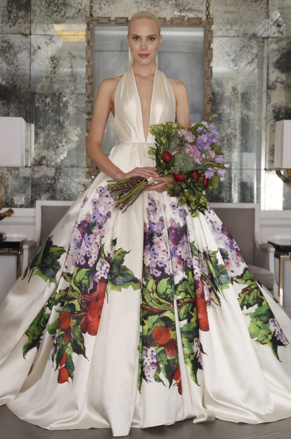 Свадебное платье с цветами
